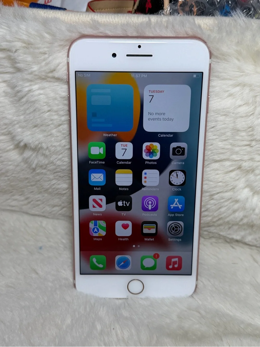 Apple iPhone 7 plus 128 Gb. please read